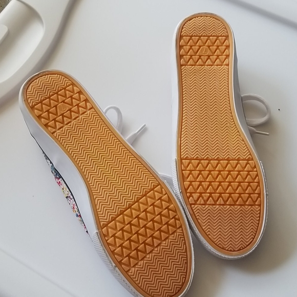 Size 7 Mossimo - Picture 2 of 4